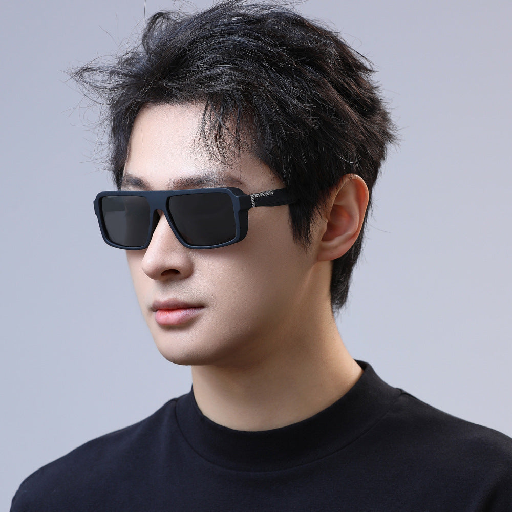 Polarized Sunglasses Sunglasses Men's Sunglasses UV Protection worn by model with black frame and gray lenses